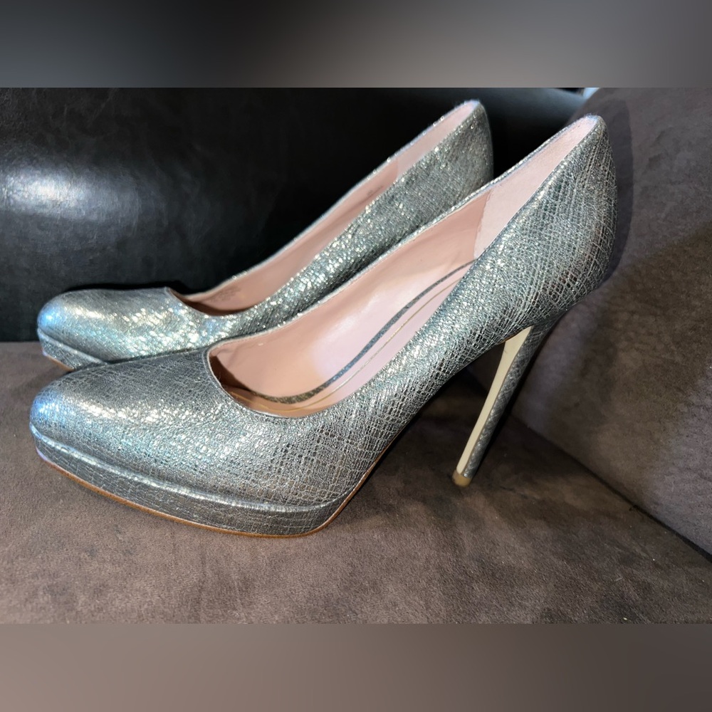 ENZO ANGIOLINI Easamendra metallic gold leather platform pumps size 8M